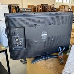 H2509-062 SHARP 液晶テレビ AQUOS LC-32E7 2010年製 32インチ リモコン付き キズ汚れ有りの画像