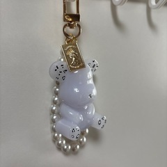 ハンドメイドレジン　クマ　キーホルダーの画像