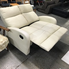 ジャングルジャングル貝塚店　2人掛けソファ　リクライニング　ホワイト　ゆったり　手動　お洒落　シンプル　貝塚市　二色浜　リサイクルショップの画像
