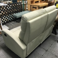 ジャングルジャングル貝塚店　2人掛けソファ　リクライニング　ホワイト　ゆったり　手動　お洒落　シンプル　貝塚市　二色浜　リサイクルショップの画像