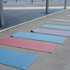 9/21（日）朝の神戸港で“極上のリセット”を体感「TOTTEI MORNING YOGA supported by アクア・ココス」～参加者全員にアクア・ココスをプレゼント！～の画像