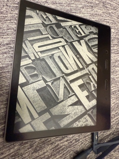 キンドルオアシス８ギガ保護フィルム付きKindle Oasis (第9世代) 電子書籍リーダー 防水機能搭載 Wi-Fi 8GB
