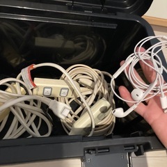 ツールボックス 工具箱 各種ケーブルや延長コードの画像