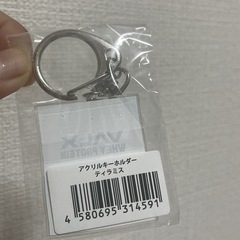 無料でどうぞ！VALXプロテインのチャームとバッジです☺️の画像