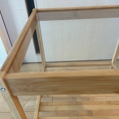 IKEA ベッドサイドテーブルの画像