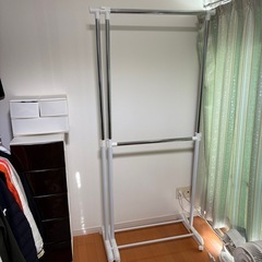 ハンガーラックの画像