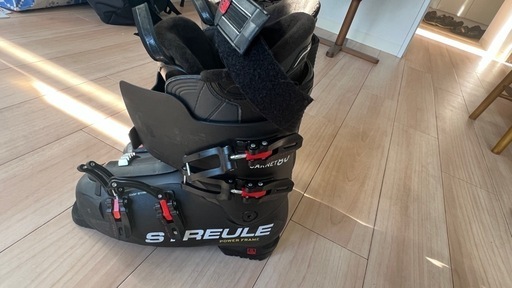 スキーブーツSTREULE