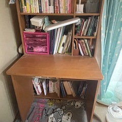 本棚兼折りたたみ式の机の画像