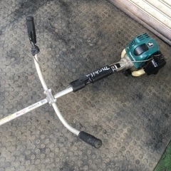 実働　マキタ　4サイクル　普通のガソリンで動く草刈機　MEM427X  刈払機の画像