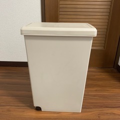 ゴミ箱 30L スライド式 蓋付きの画像