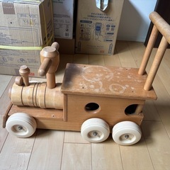 ベビーカーと歩行器の画像