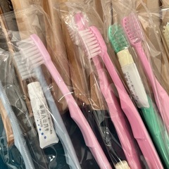 【新品未開封】歯ブラシ 30本セット 歯磨き粉付きの画像
