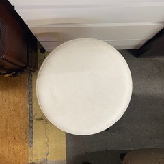 キャスター付き丸椅子　の画像
