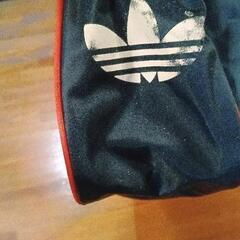 adidas　ショルダーバッグの画像