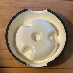 犬　猫　ご飯入れ　食器　プラスチック　早食い防止　新品同様の画像