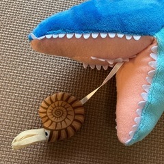 モササウルスのぬいぐるみ（アンモナイト付き）の画像