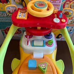 アンパンマン よくばりビジーカーDX 足けリ乗用玩具 押し棒ガード付き 乗用玩具 手押し車 0歳 1歳 赤ちゃん おもちゃの画像