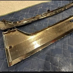 ハイエース4型以降ダークプライム純正グリル新車外し
の画像