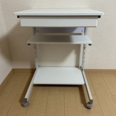パソコンデスクの画像