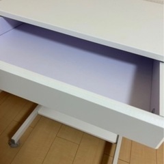 パソコンデスクの画像