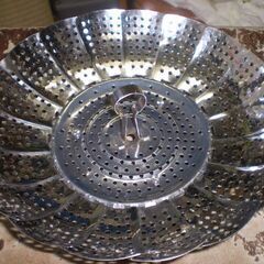 ステンレス　折り畳み　蒸し器　広げた直径23㎝くらいの画像