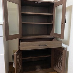 食器棚の画像