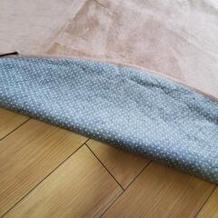 円形ラグ　ベージュの画像