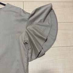 ユニクロ フリルスリーブ 半袖Tシャツ Sサイズ Mサイズの画像