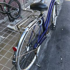 リサイクルショップどりーむ鹿大前店　No.402　自転車　シティサイクル　青色　LEDオートライト、鍵付き　27インチの画像