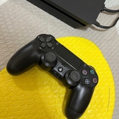 プレステ4とコントローラーの画像