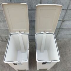 45L密閉ゴミ箱2つの画像