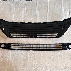 新車外しハリアー 80系 純正フロントグリル+PHEVロアグリルの画像