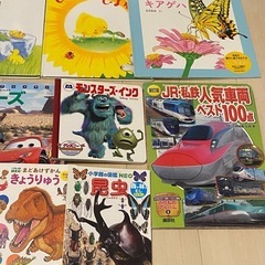 カーズなど絵本と鉄道電車の本とミニカーとチョロQなどの画像