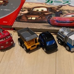 カーズなど絵本と鉄道電車の本とミニカーとチョロQなどの画像