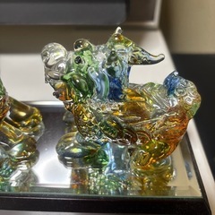 南京町の置物とイルカの置物の画像