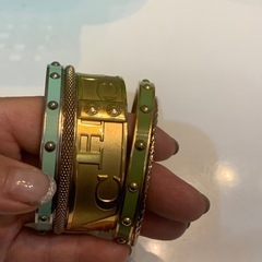 coach バングル　ブレスレットゴールド　太めの画像