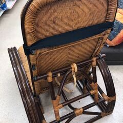 【ジャングルジャングル岩出店】【B71】藤製座椅子※メーカー不明※ 中古 家具 和歌山 岩出市 紀の川市 海南市 の画像