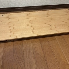 折りたたみ式テーブルの画像