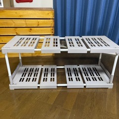 伸縮する押し入れ収納の画像