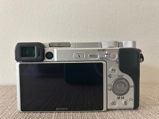 眼新しい SONY α6400 ミラーレス一