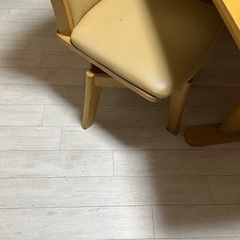 ダイニングテーブルセット　回転椅子4脚の画像