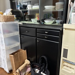 食器棚★ブラック　ガラス製の扉の画像