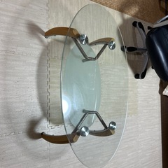 ガラステーブルの画像