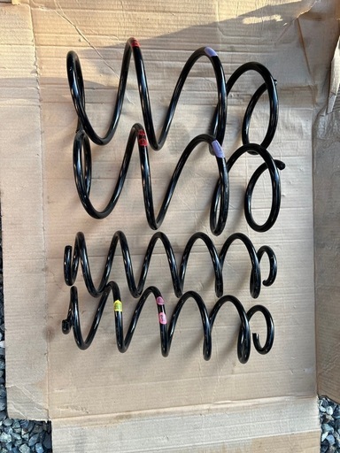 zvw51 プリウス　純正バネ　一台分