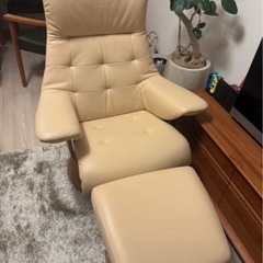 M様　
成約済み　カリモク　ザファースト　セーヌホワイト　　オットマン付　購入金額約50万 Mサイズ　ヘッドカバー、カリモクサイドテーブル付きの画像