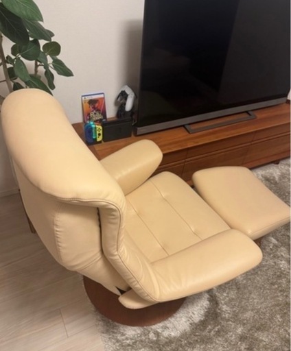 M様　
成約済み　カリモク　ザファースト　セーヌホワイト　　オットマン付　購入金額約50万 Mサイズ　ヘッドカバー、カリモクサイドテー