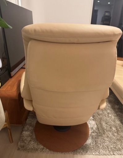 M様　
成約済み　カリモク　ザファースト　セーヌホワイト　　オットマン付　購入金額約50万 Mサイズ　ヘッドカバー、カリモクサイドテー