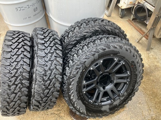 タイヤ: YOKOHAMA GEOLANDAR M/T G003 205R16 110/108QLT。ホイール: JOYMAX…16ｘ