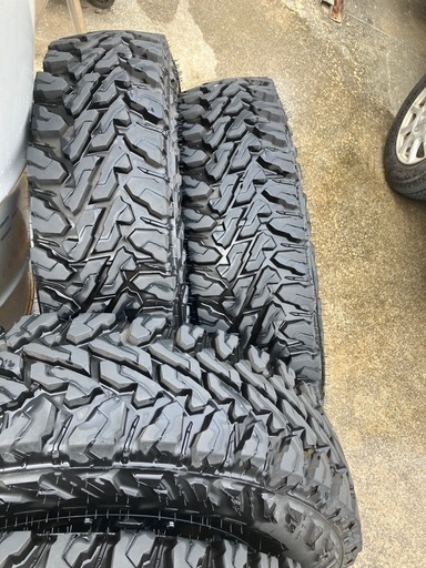 タイヤ: YOKOHAMA GEOLANDAR M/T G003 205R16 110/108QLT。ホイール: JOYMAX…16ｘ
