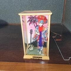 こけし多数と人形の画像